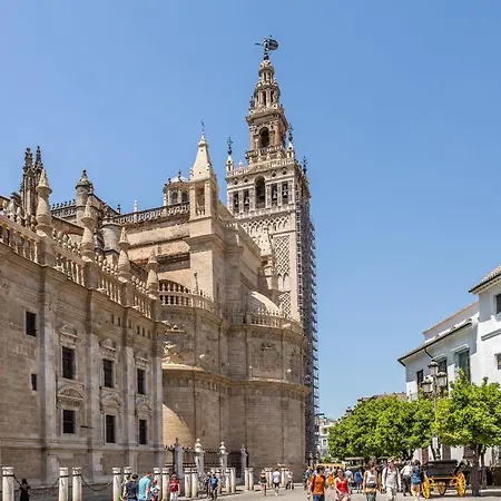 Waou Cosy III Sevilla Cathedral Exterior photo